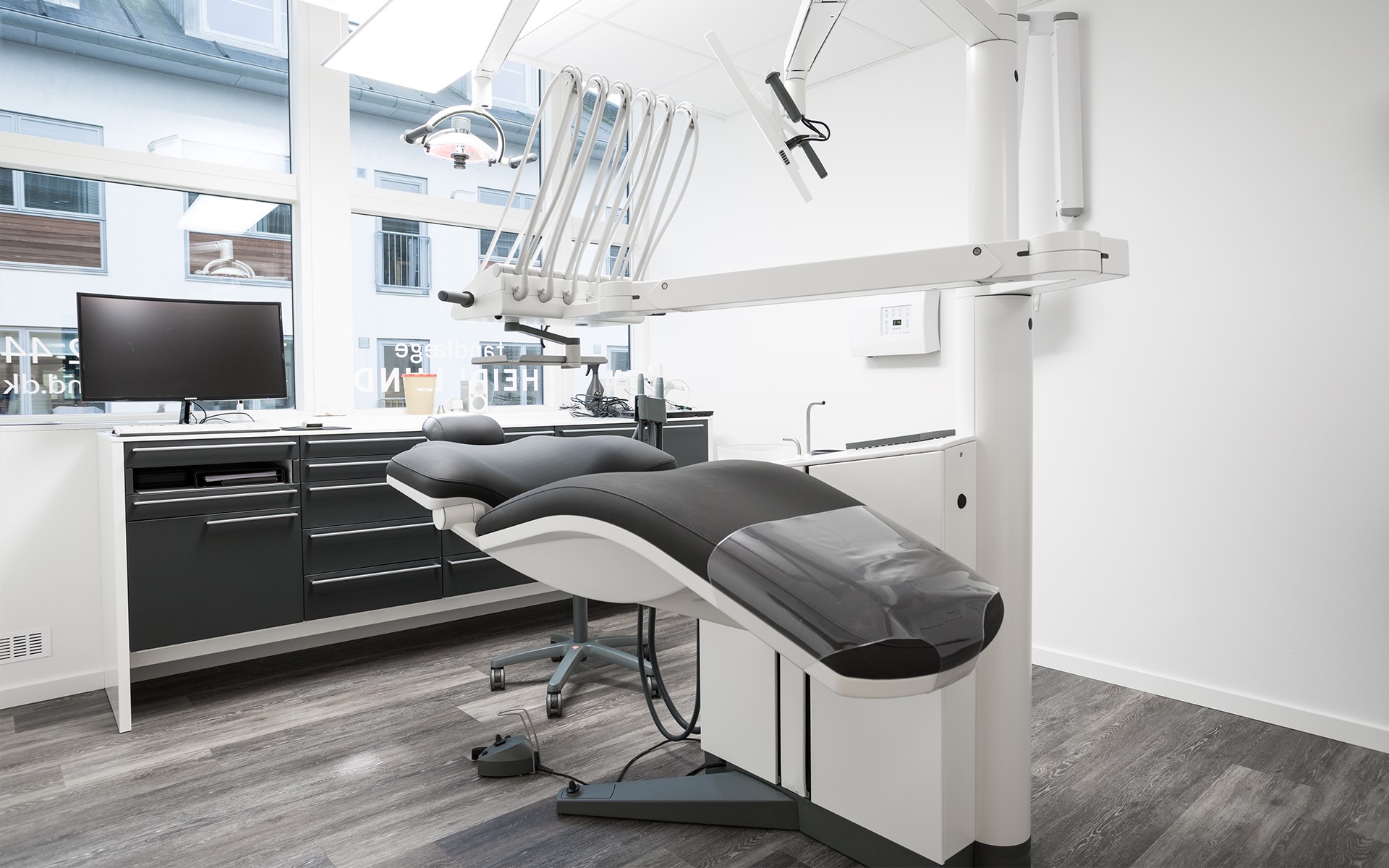 modern-dental-clinic-design-xo-care-1